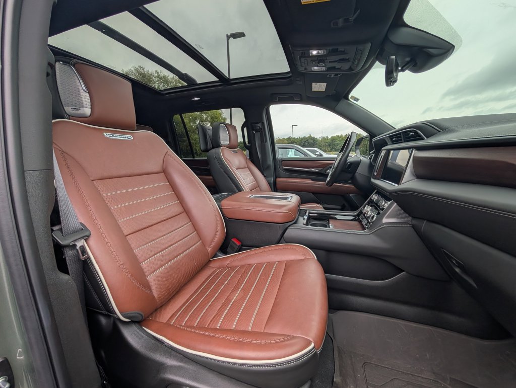 Used 2024 GMC Yukon XL Denali Ultimate AWD/4WD image 18
