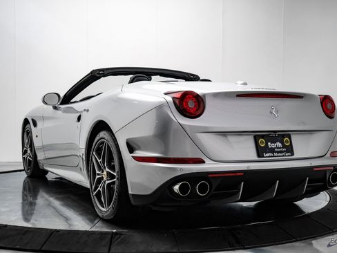 Used 2016 Ferrari California T image 14