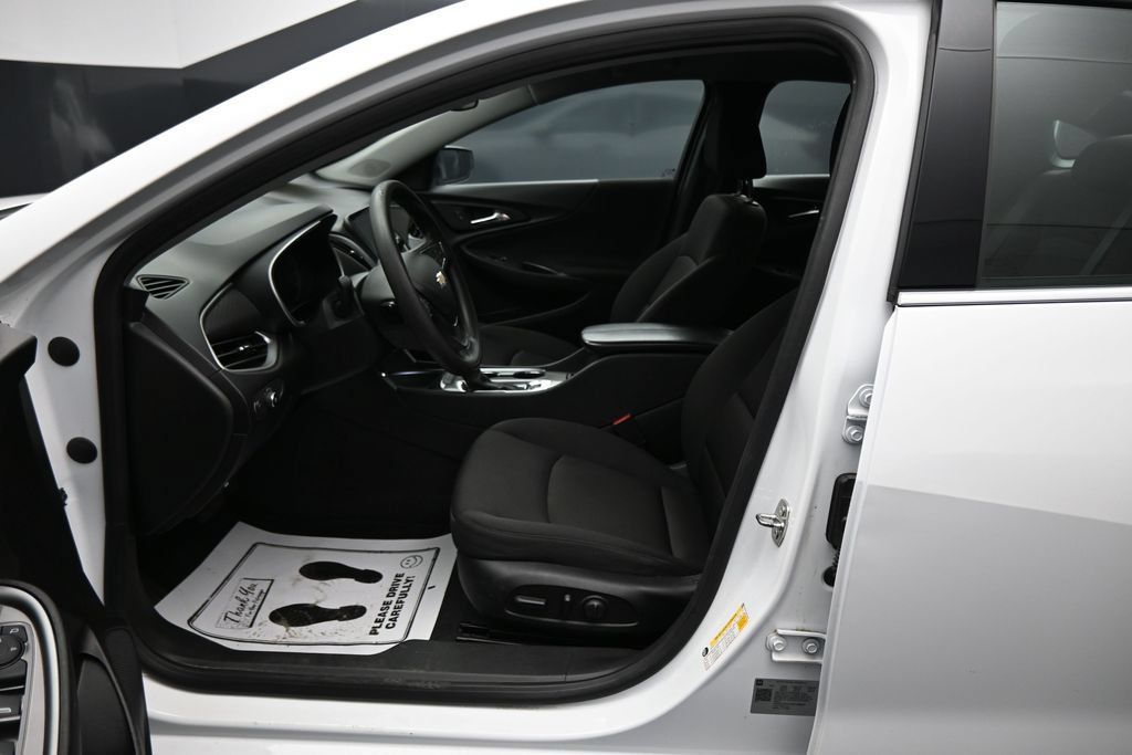 Used 2024 Chevrolet Malibu LT FWD image 9