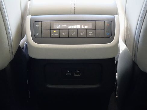 Used 2023 Nissan Pathfinder SL AWD/4WD image 25