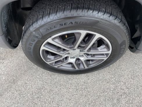 Used 2018 Jeep Compass Latitude w/ Popular Equipment Group image 16