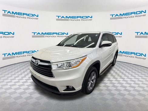 Used 2014 Toyota Highlander XLE image 1