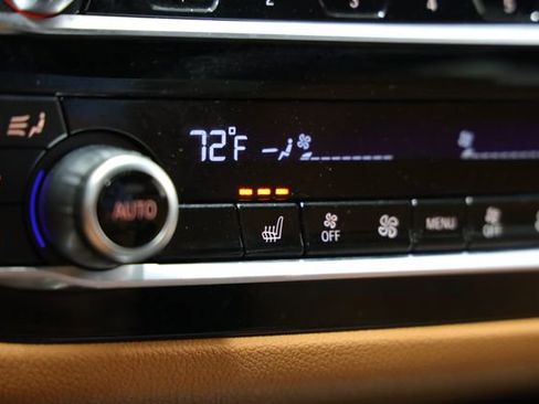 Used 2023 BMW 540i w/ Convenience Package image 21