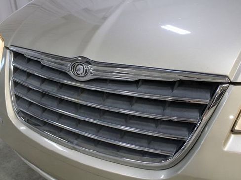 Used 2010 Chrysler Town & Country Touring FWD image 29