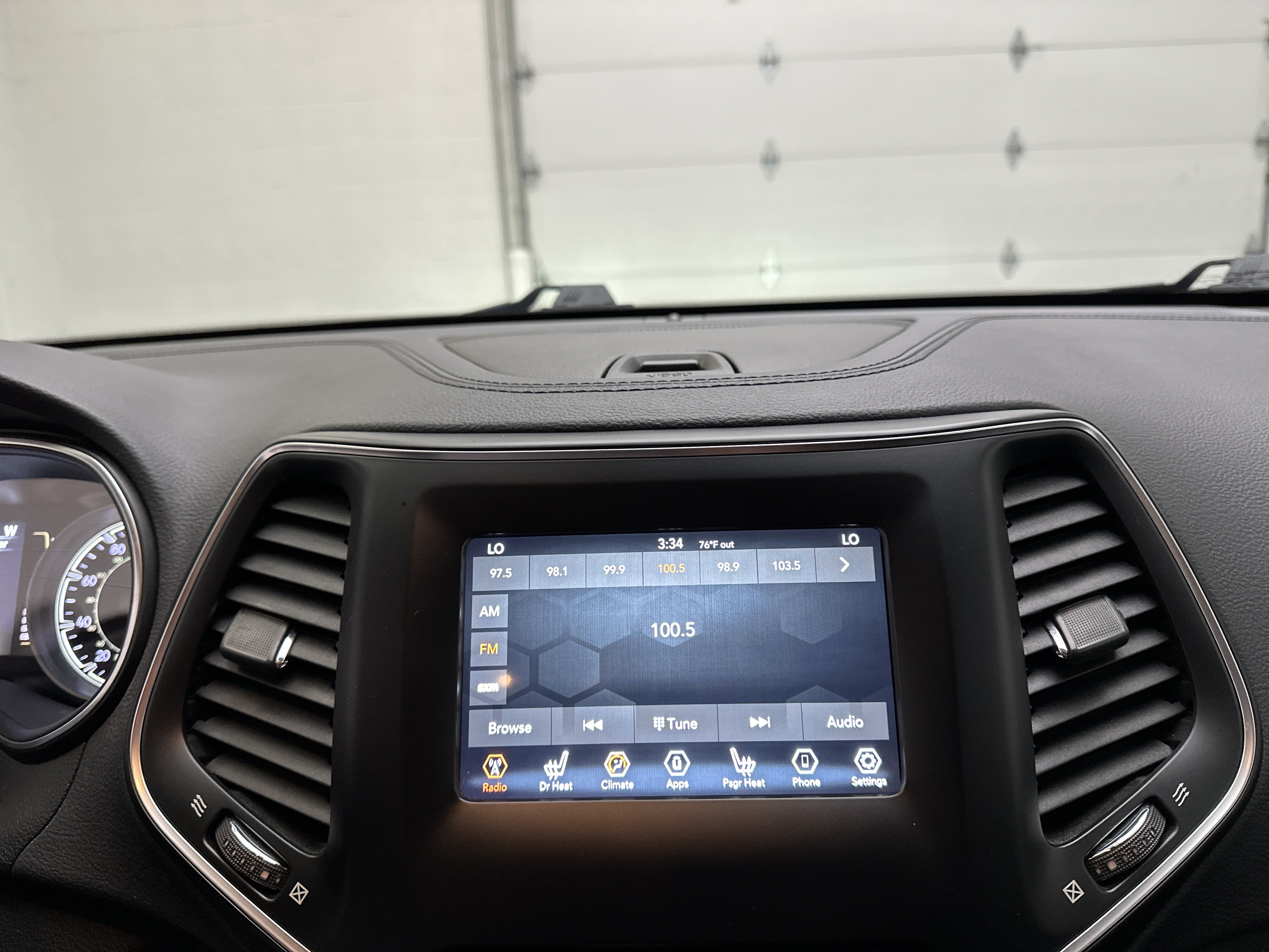 Used 2020 Jeep Cherokee Latitude Plus w/ Comfort/Convenience Group AWD/4WD image 29