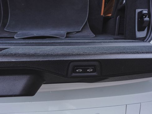 Used 2023 BMW X7 xDrive40i w/ Premium Package image 48