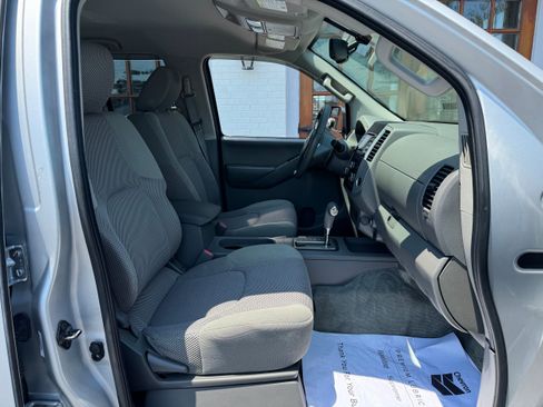 Used 2013 Nissan Frontier SV w/ SV Value Truck Pkg RWD image 22