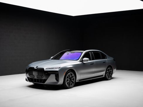 Used 2023 BMW 760i xDrive w/ Executive Package AWD/4WD image 5