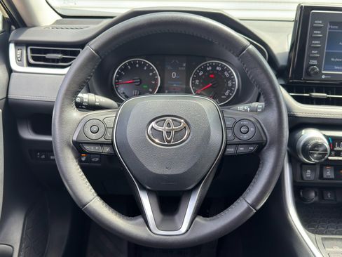 Used 2021 Toyota RAV4 XLE w/ Convenience Package FWD image 19