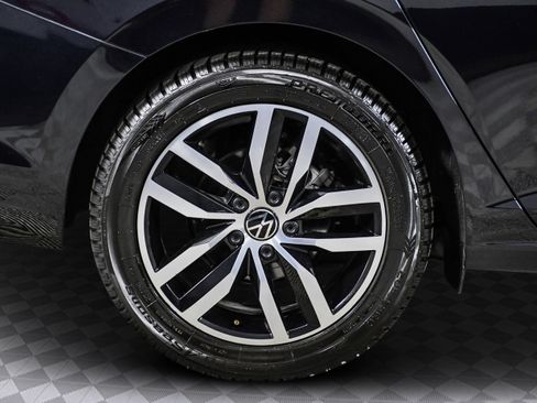 Used 2025 Volkswagen Jetta SE image 33