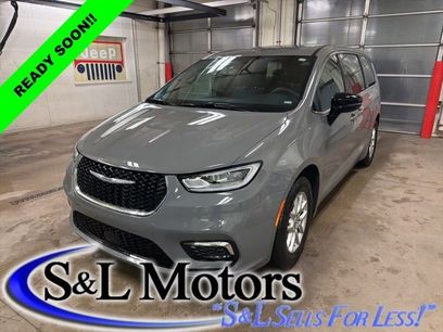 Certified 2025 Chrysler Pacifica Select