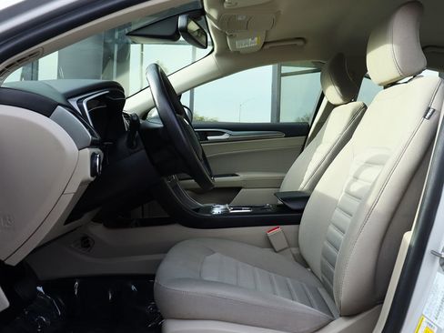 Used 2019 Ford Fusion SE image 34