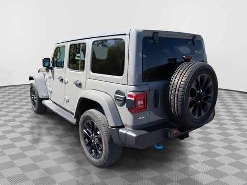 Used 2023 Jeep Wrangler Unlimited Sahara w/ Cold Weather Group AWD/4WD image 7