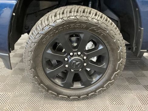 Used 2023 RAM 2500 Big Horn w/ Night Edition AWD/4WD image 3