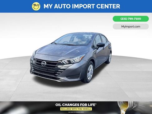 Used 2023 Nissan Versa S w/ Trunk Package FWD image 3