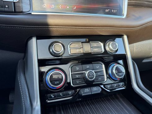Used 2021 GMC Yukon XL Denali w/ Denali Premium Package AWD/4WD image 18