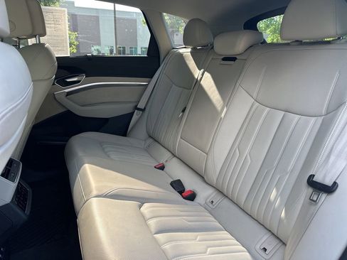 Used 2019 Audi e-tron Prestige w/ Prestige Package AWD/4WD image 19