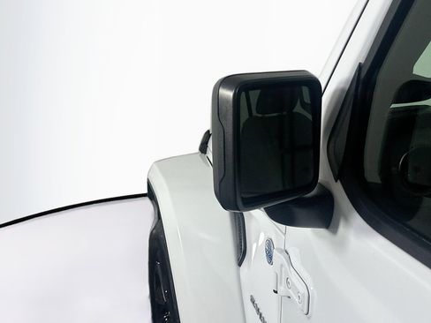 Used 2024 Jeep Wrangler Unlimited Sahara AWD/4WD image 12