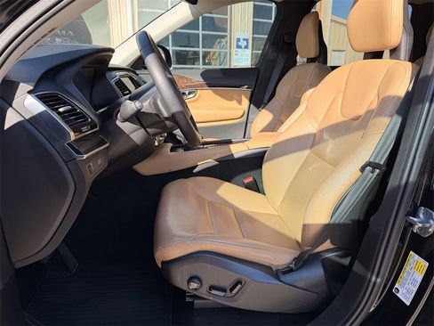 Used 2016 Volvo XC90 T6 Momentum w/ Momentum Plus Package image 12