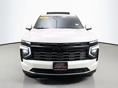 Used 2025 Chevrolet Tahoe High Country image 2