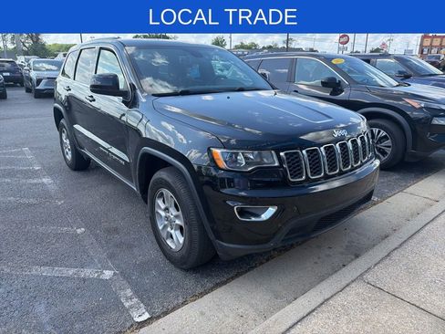 Used 2017 Jeep Grand Cherokee Laredo image 3