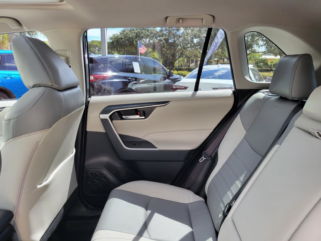 Used 2019 Toyota RAV4 XLE Premium FWD image 12