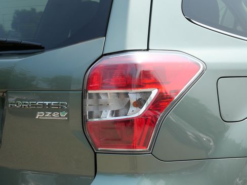 Used 2016 Subaru Forester 2.5i Limited w/ Popular Package #2 AWD/4WD image 17
