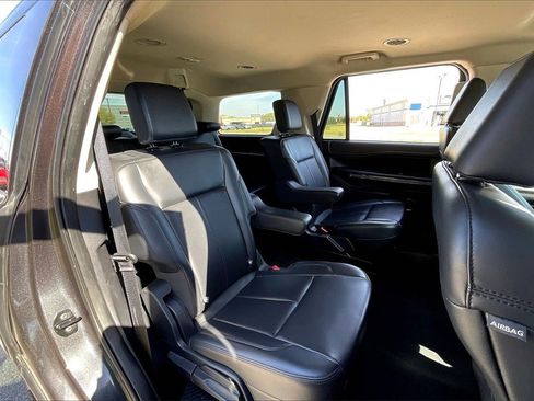 Used 2024 Ford Expedition XLT image 32