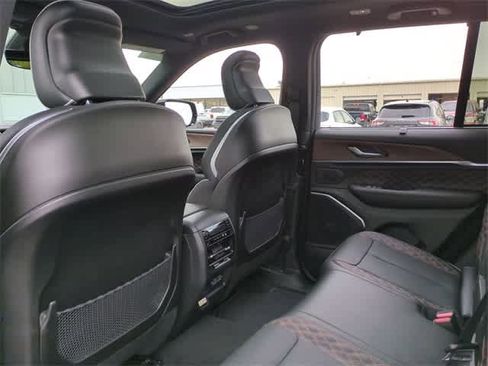 New 2025 Jeep Grand Cherokee Summit w/ Obsidian Package image 19