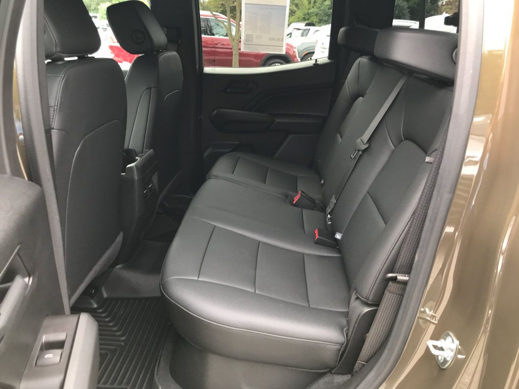 Used 2025 Chevrolet Colorado Trail Boss AWD/4WD image 23