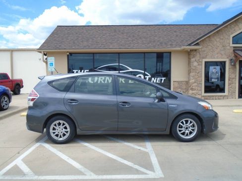Used 2015 Toyota Prius V Four FWD image 4