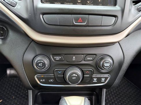 Used 2015 Jeep Cherokee Latitude w/ Cold Weather Group AWD/4WD image 24
