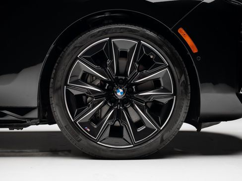 Used 2024 BMW i7 eDrive50 w/ M Sport Package image 37