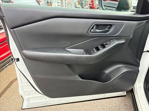 Used 2024 Nissan Rogue S image 21