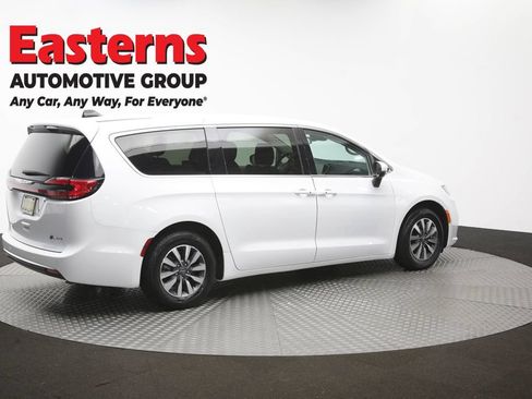 Used 2023 Chrysler Pacifica Touring-L FWD image 45