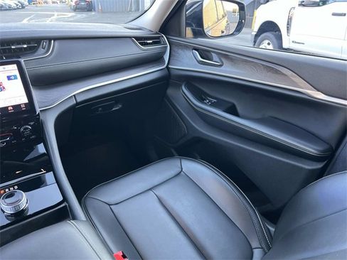 Used 2024 Jeep Grand Cherokee L Limited image 15