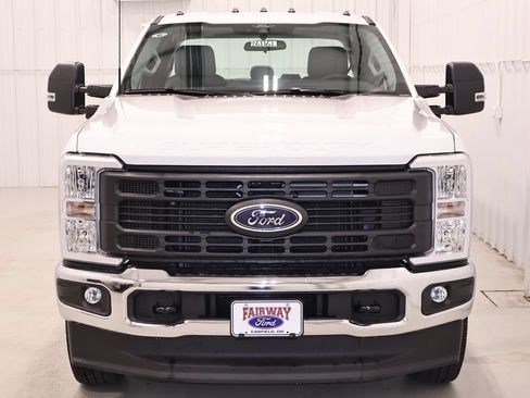 New 2026 Ford F250 XL w/ XL Chrome Package AWD/4WD image 4