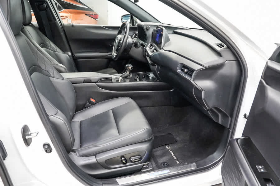 Used 2024 Lexus UX 250h FWD image 17
