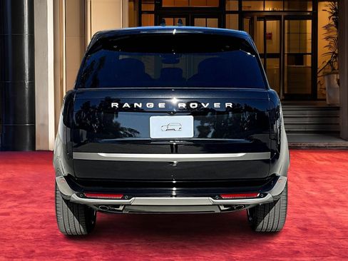New 2025 Land Rover Range Rover Long Wheelbase SE image 4