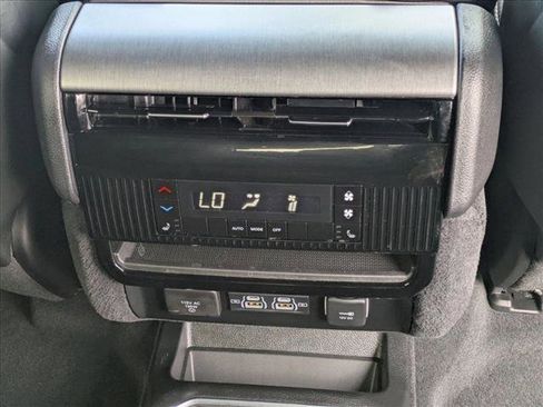 Used 2024 Jeep Wagoneer Series II image 17