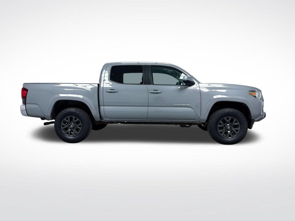 Used 2021 Toyota Tacoma SR5 AWD/4WD image 10