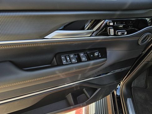 New 2026 Jeep Grand Wagoneer L Summit AWD/4WD image 16