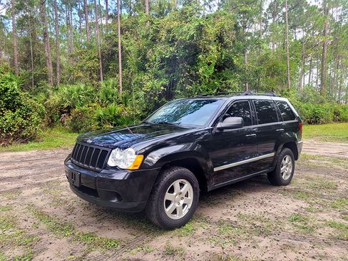 Used 2010 Jeep Grand Cherokee Laredo image 1