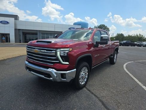 Used 2025 Chevrolet Silverado 2500 LTZ w/ LTZ Premium Package AWD/4WD image 7