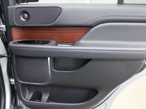 Used 2023 Lincoln Navigator Reserve AWD/4WD image 27