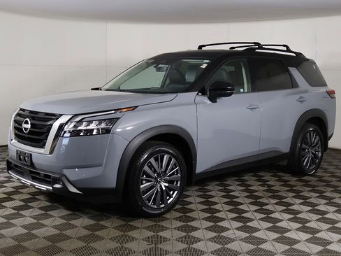 Used 2024 Nissan Pathfinder SL w/ SL Premium Package AWD/4WD image 11
