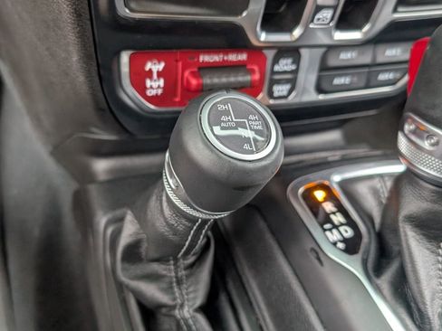 Used 2024 Jeep Wrangler Unlimited Rubicon image 26