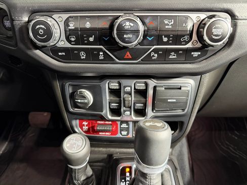 Used 2024 Jeep Wrangler Unlimited Rubicon image 31