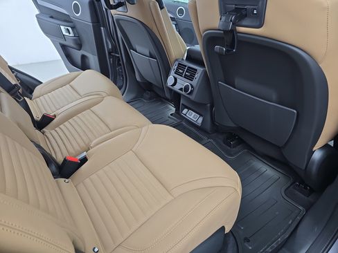 Used 2025 Land Rover Discovery Dynamic SE image 11