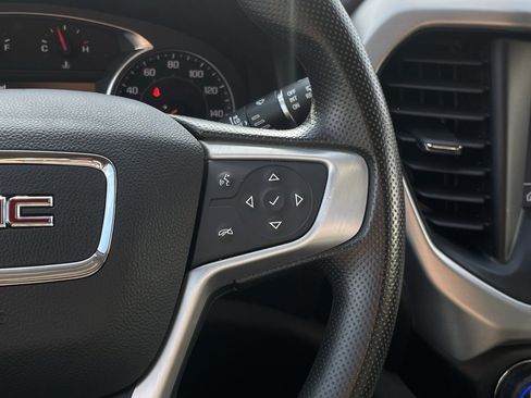 Used 2023 GMC Acadia SLE image 14